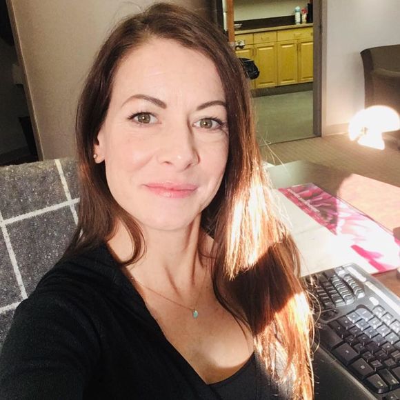 Meet your Posher, Brandy - Picture 1 of 1